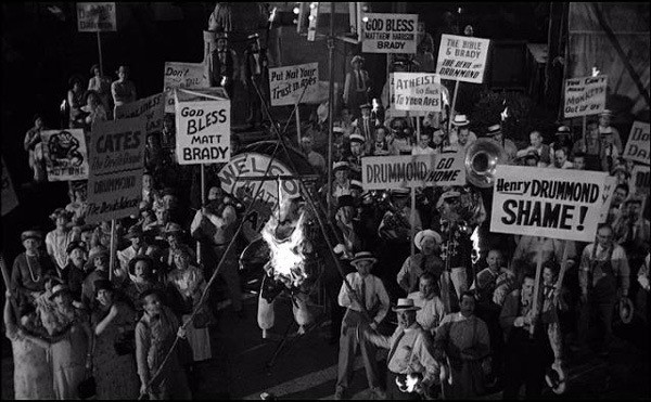 Lynch mob in Inherit the Wind